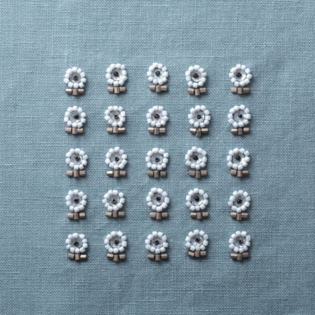 材料セット『ビーズとスパンコールの刺繍』[BLUE chou MIKKO]