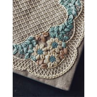 《刺繍のためのポーチセット》材料セット『古典図案の刺繍』[おおたにめぐみ]