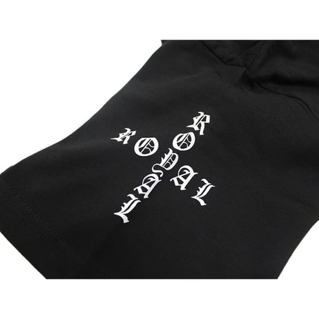 ROYAL MAJESTY / OLD ENGLISH CROSS ON SLEEVE T-SHIRTS【BLACK】