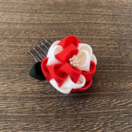 二色小椿のコーム✳︎桐箱入【つまみ細工/正絹】Small camellia hair ornament