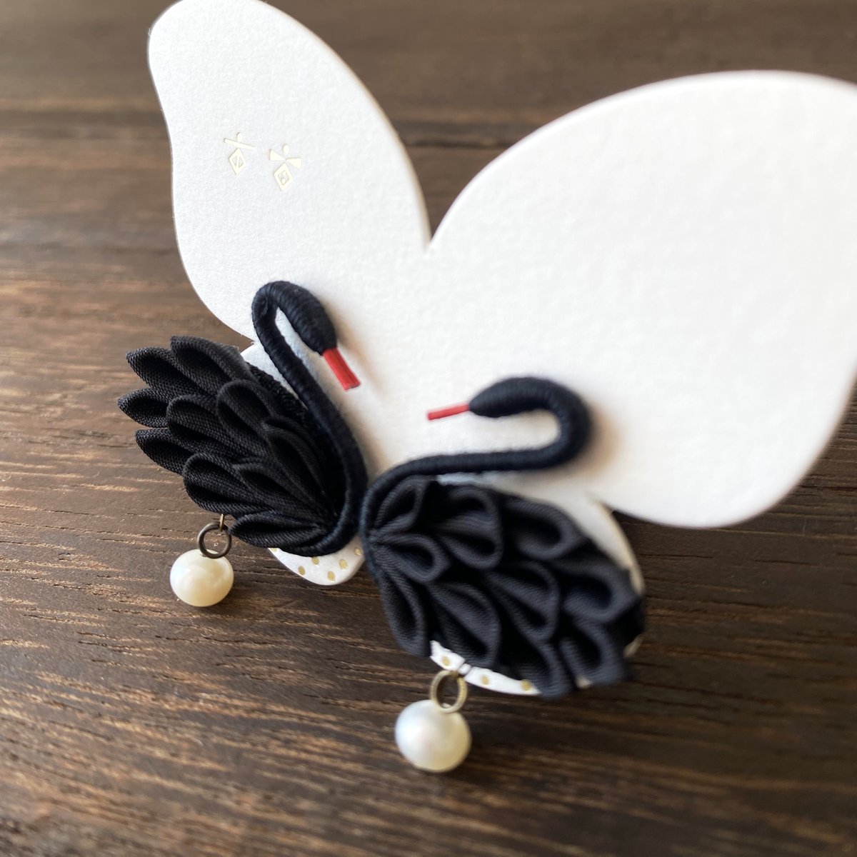 Petit＊黒鳥のピアス【つまみ細工/正絹】Black Swan Earrings | 市 宵