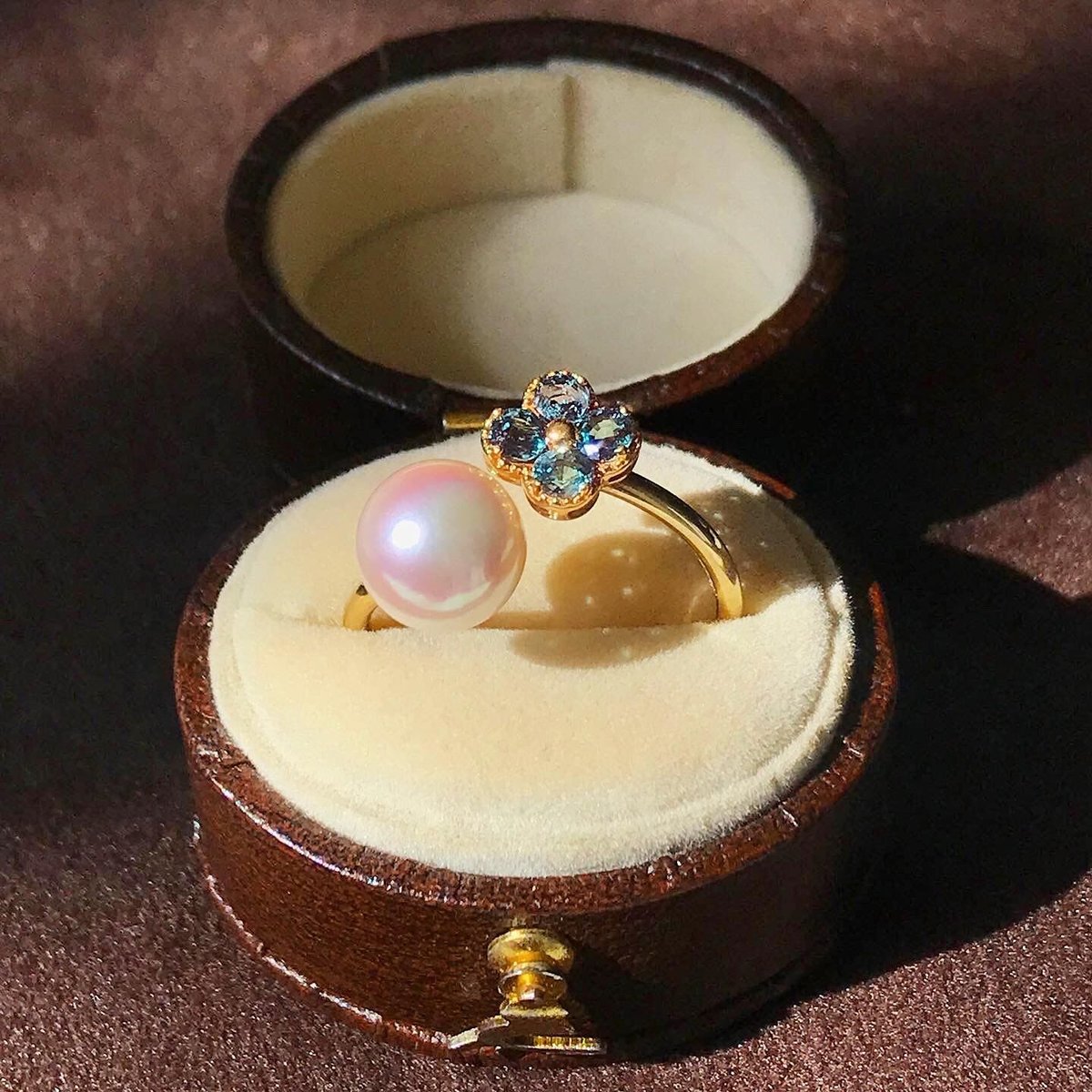 【新品】極上カラーチェンジ 4mm 天然アレキサンドライト リング　9号 新品】極上カラーチェンジ 4mm 天然アレキサンドライト リング 9