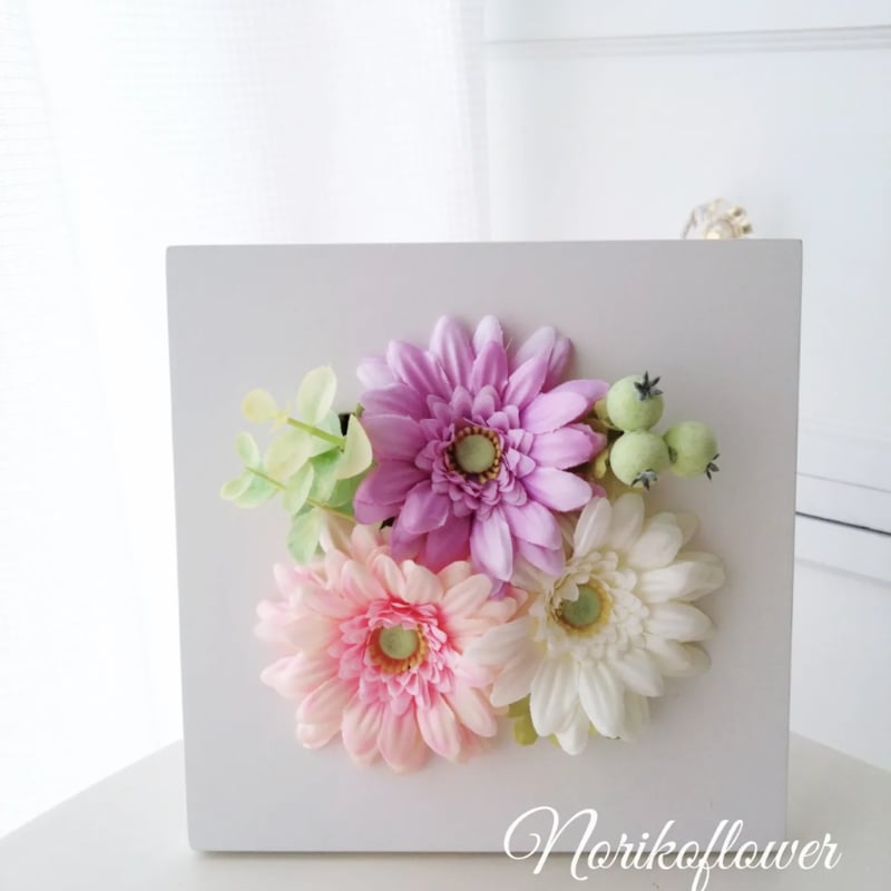 専用フラワーアレンジ　ガーベラ 送料無料）ガーベラミックスアレンジ ホワイトフレーム アーティ