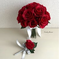 高級造花 アーティフィシャルフラワー 赤いバラブーケ 赤いバラとグリーンのラウンドブーケ アーティフィシャルフラワー (高