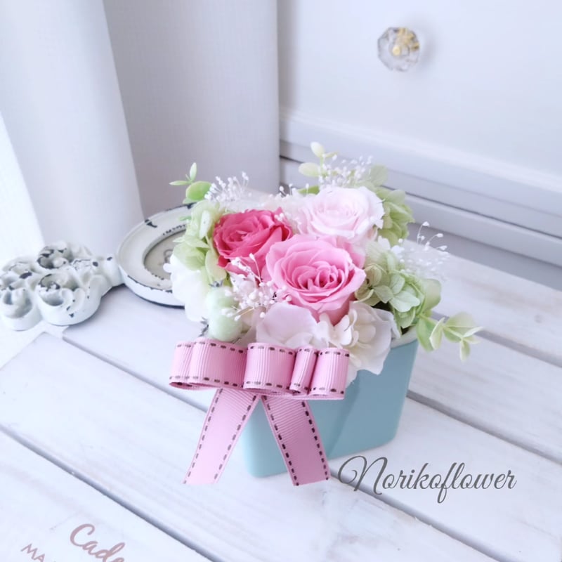 かわいいローズとベリーのプリザーブドフラワーアレンジ クリアケース