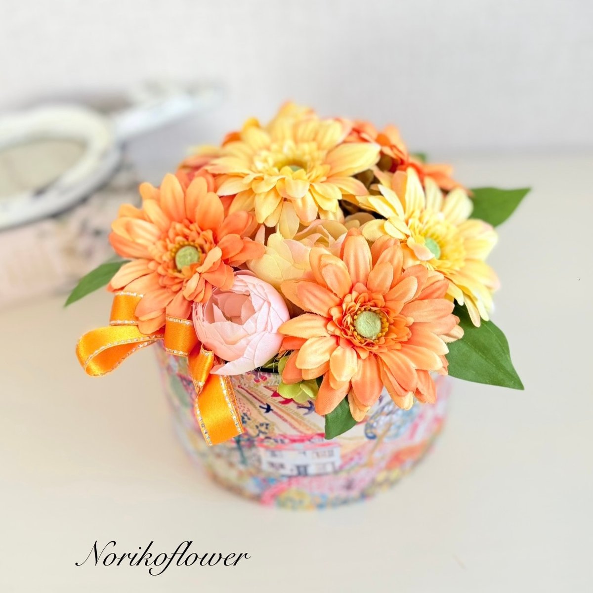 オレンジイエローガーベラのリバティボックスアレンジお祝いギフト