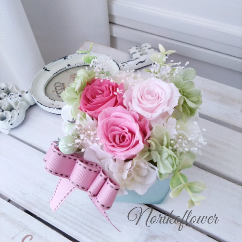 かわいいローズとベリーのプリザーブドフラワーアレンジ クリアケース