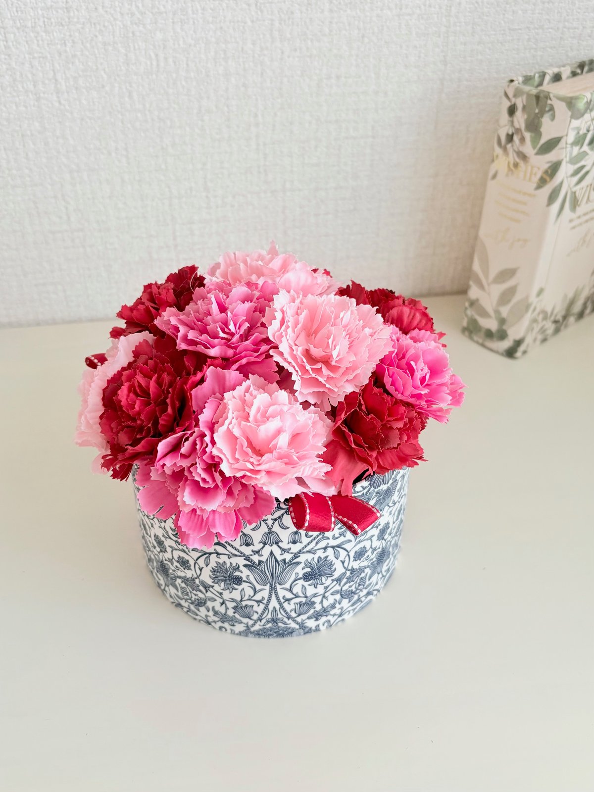 カーネーションのリバティボックスアレンジお祝いギフト インテリア