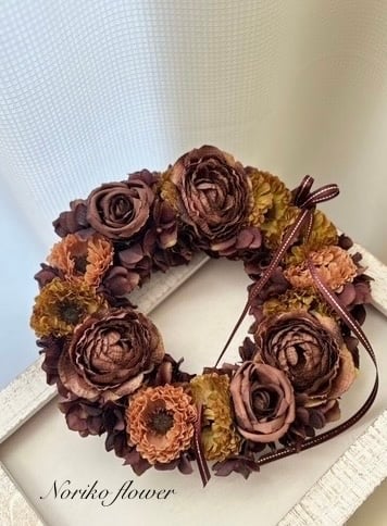 チョコレートカラーのお花のリース ブラウンフラワーズ アーティ