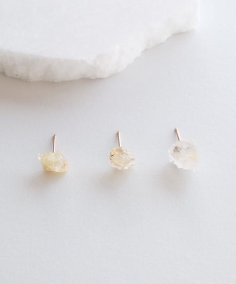 GEM PIERCE GOLD LUTILE