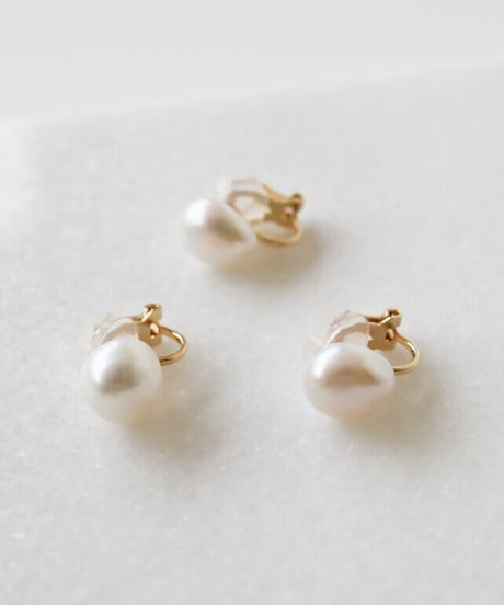 SIMPLE BAROQUE PEARL EARRING