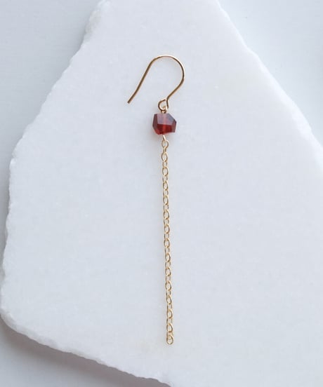 GARNET CHAIN PIERCE
