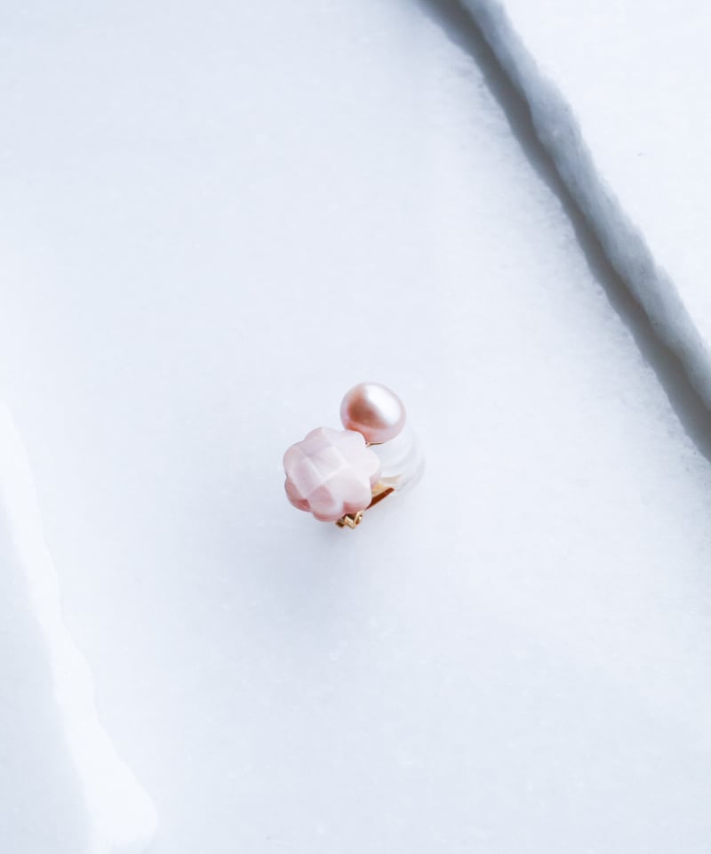 FUA Flower petal 片耳ピアス ivory color FUA Flower petal 片耳