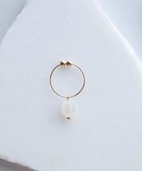 HQ ONE EARRING MOONSTONE