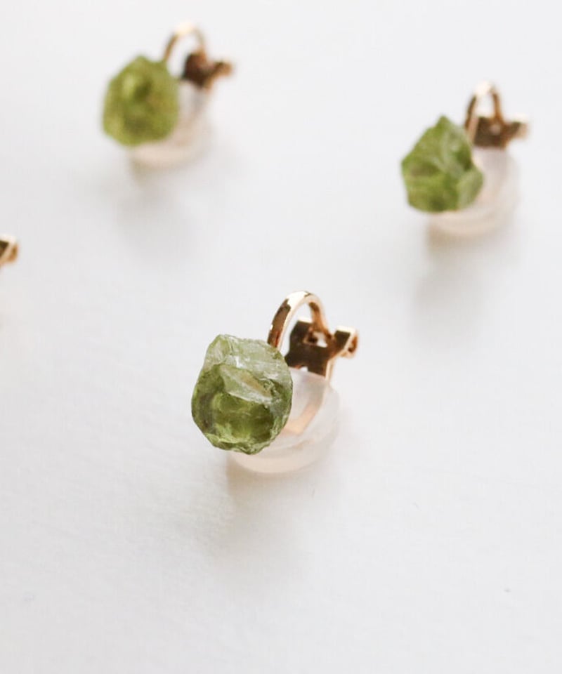 GEM EARRING PERIDOT | ui.