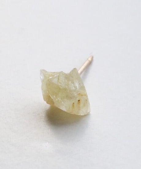 GEM PIERCE GOLD LUTILE
