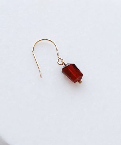 GARNET ONE PIERCE