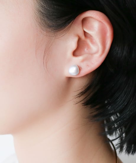 SIMPLE BAROQUE PEARL PIERCE