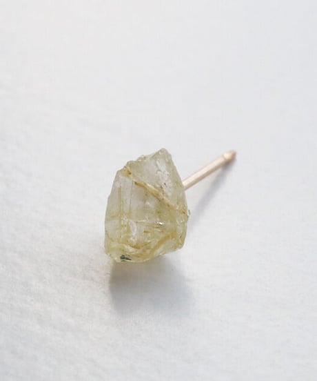 GEM PIERCE GOLD LUTILE