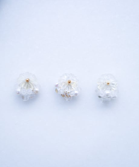 Flower foam earring  White