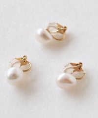 SIMPLE BAROQUE PEARL EARRING
