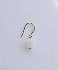 HQ ONE PIERCE MOONSTONE