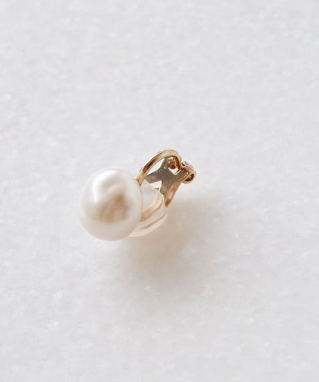 SIMPLE BAROQUE PEARL EARRING