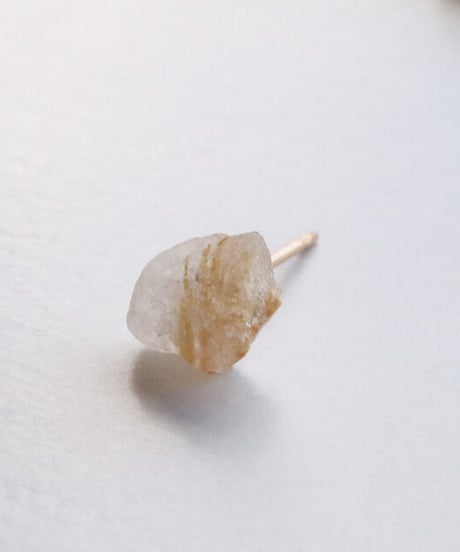 GEM PIERCE GOLD LUTILE