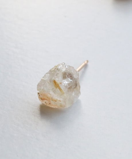 GEM PIERCE GOLD LUTILE