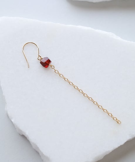 GARNET CHAIN PIERCE