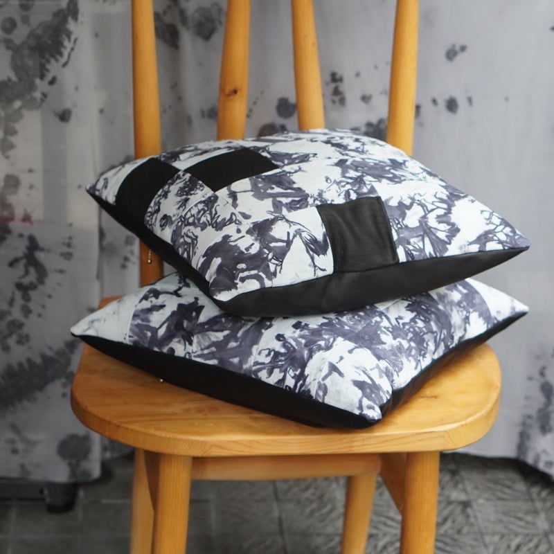 Shibori-Leatherクッションふわふわ質感・墨黒 | totokoko