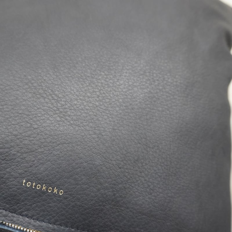 Shibori-Leatherクッションふわふわ質感・墨黒 | totokoko
