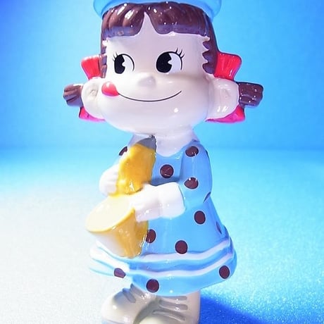 ペコちゃんファミリークラブ限定　ペコちゃんフィギュア (サックス)