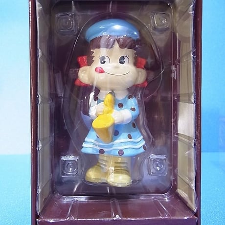 ペコちゃんファミリークラブ限定　ペコちゃんフィギュア (サックス)