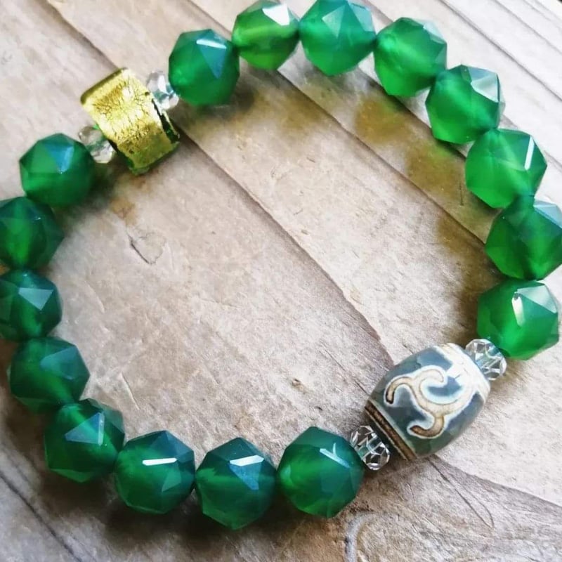 緑瑪瑙緑度母天珠＆グリーンオニキス、金箔ガラスのブレスレット