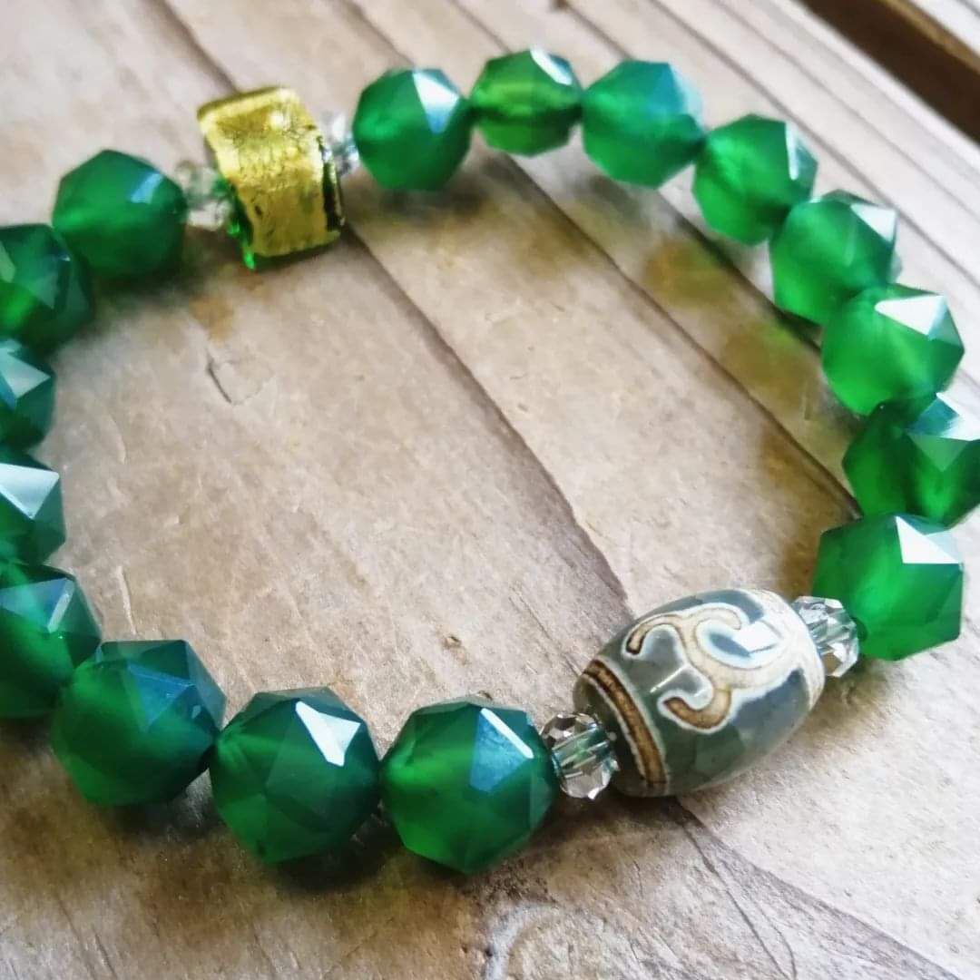 緑瑪瑙緑度母天珠＆グリーンオニキス、金箔ガラスのブレスレット