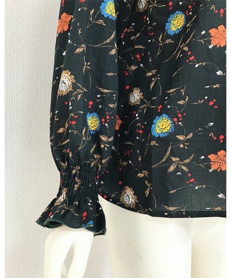 SHIRRING NECK BLOUSE