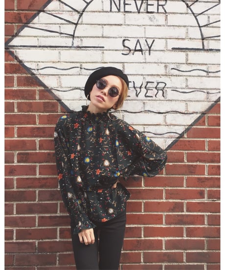 SHIRRING NECK BLOUSE