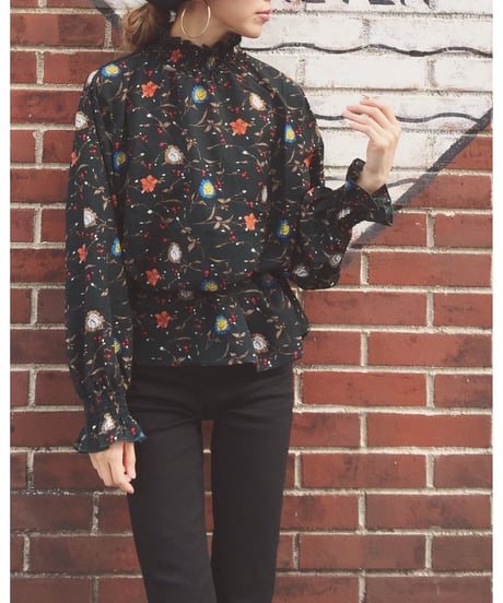 SHIRRING NECK BLOUSE