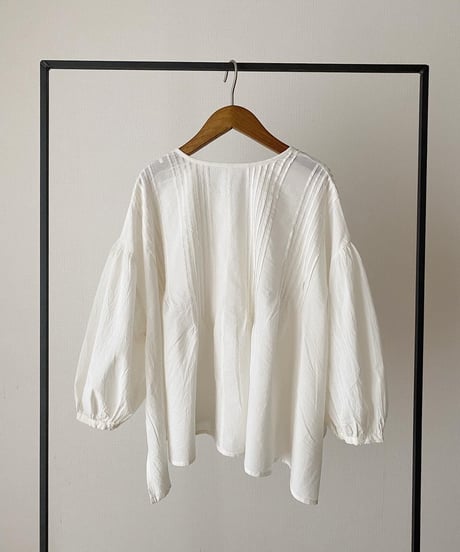 PIN TUCK BLOUSE