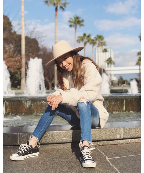 LACE UP PULLOVER