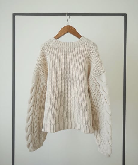 CABLE KNIT