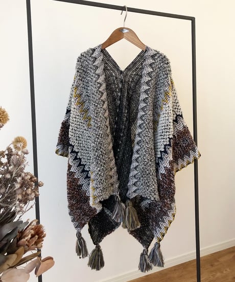 TASSEL PONCHO STALL