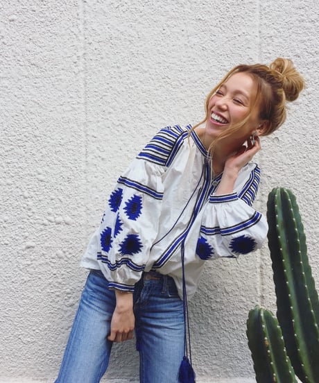 EMBROIDERY BLOUSE