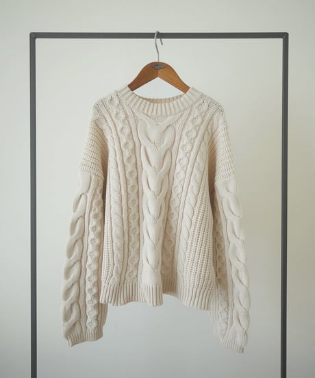 CABLE KNIT
