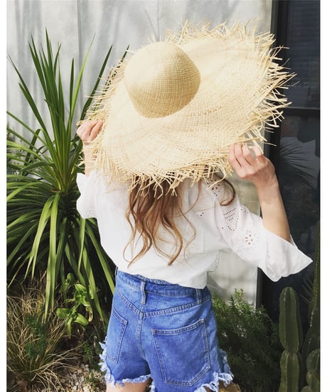 RAFFIA HAT