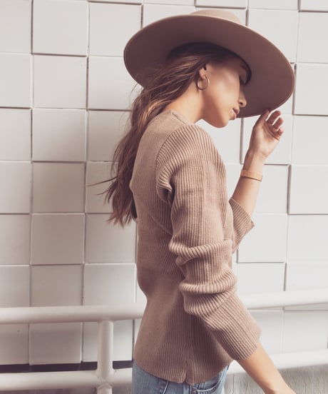 BACK OPEN KNIT TOPS