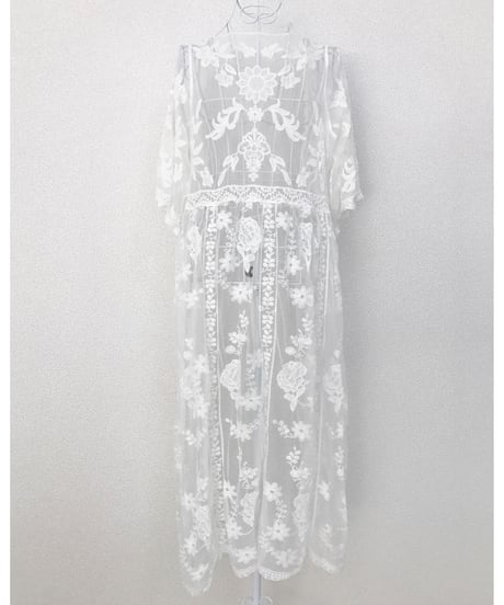 LONG LACE GOWN