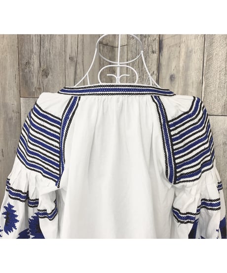 EMBROIDERY BLOUSE