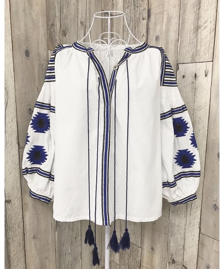EMBROIDERY BLOUSE